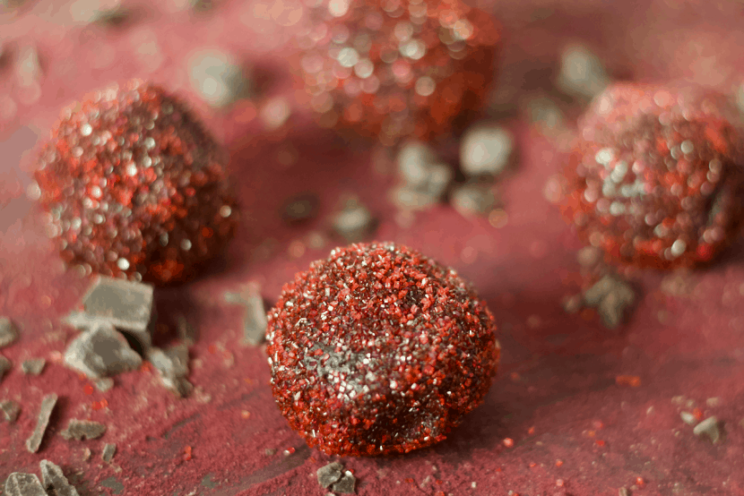 Raw Vegan Red Velvet Truffles | Healthy Helper @Healthy_Helper Dense, fudgy dark chocolate truffles filled with all the flavor you love about Red Velvet desserts. These Red Velvet Truffles are raw, vegan, and perfect for showing that special someone how much you care! 