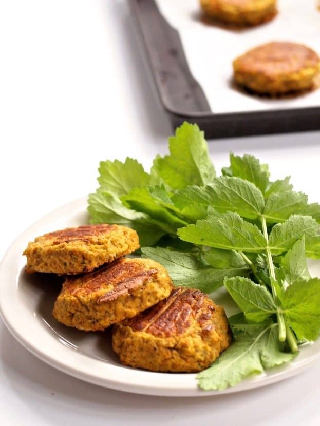 Oil-Free Vegan Falafel | Perfectly spiced lentil patties that are baked instead of deep-fried! This healthy, vegan alternative to traditional falafel is full of plant-based protein and FLAVOR. A traditional middle-eastern favorite with a delicious modern twist!