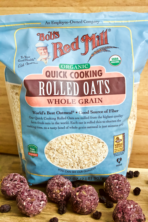 Soft oat bites with all the taste and sweetness of fresh blueberries. Bursting with flavor, rich in antioxidants, and full of fiber. Vegan, gluten-free, and no added sugar! 