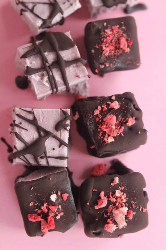 Chocolate Covered Strawberry Cheesecake Bites | Healthy Helper @Healthy_Helper 