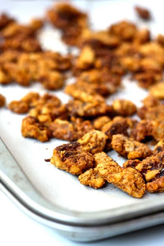 Oil-Free Sriracha Roasted Walnuts | Healthy Helper @Healthy_Helper Deliciously spicy and savory roasted walnuts! Perfect for munching on during snack time or for a quick boost of energy during the day. These Sriracha Roasted Walnuts are oil-free, gluten-free, and vegan!