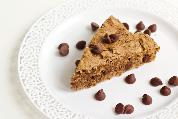 Vegan Gluten-Free Chocolate Chip Coffee Cake | Rich chocolate and cinnamon flavor in the softest, most moist coffee cake you'll ever have! Vegan, gluten-free, and sweetened with caramel-like dates. Perfect for pairing with your morning cuppa joe or tea!