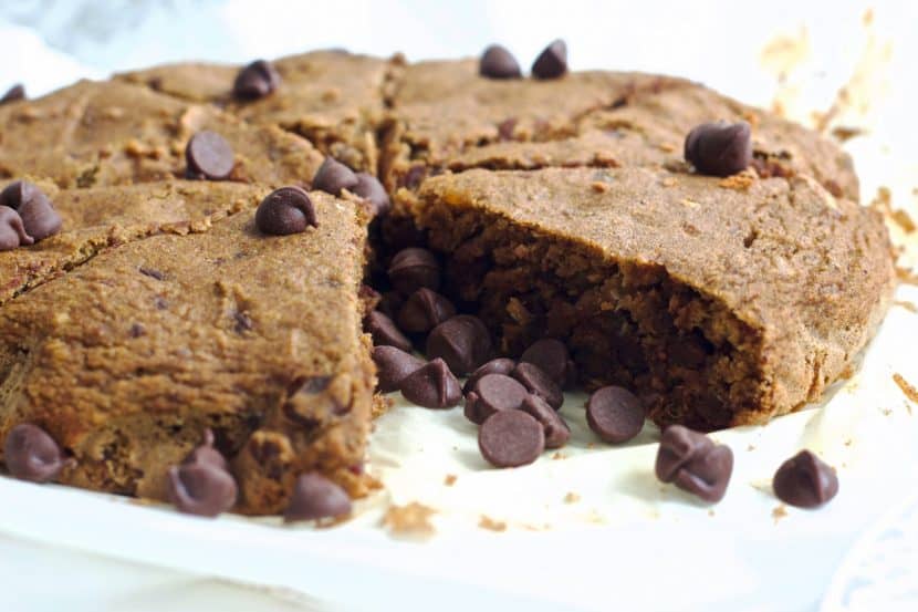 Vegan Chocolate Chip Coffee Cake | Healthy Helper @Healthy_Helper Rich chocolate and cinnamon flavor in the softest, most moist coffee cake you'll ever have! Vegan, gluten-free, and sweetened with caramel-like dates. Perfect for pairing with your morning cuppa joe or tea!