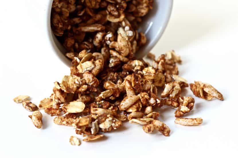 3 Ingredient Date Sweetened Granola | Healthy Helper @Healthy_Helper The basic, everyday granola recipe you need in your cooking arsenal! Only 3 ingredients, vegan, and gluten-free, this easy recipe is perfect for adding your favorite mix-ins to. Crispy, crunchy, and only sweetened with dates! 