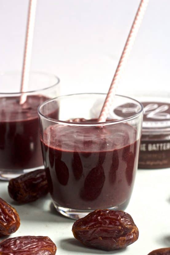 5 Ingredient Brownie Batter Smoothie | Healthy Helper @Healthy_Helper