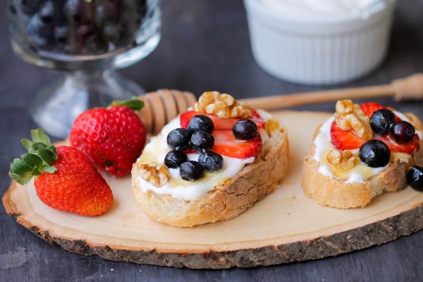 Whipped Cottage Cheese with Berries Crostini | Healthy Helper @Healthy_Helper