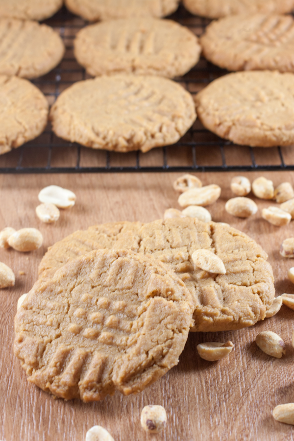 Healthy Vegan Peanut Butter Cookies | Treat your pup (and yourself!) to these soft-baked Peanut Butter Cookie treats! Made with whole food ingredients, these cookies are vegan, gluten-free, and sweetened with dates. Sweet, delicious, and FULL of peanut butter flavor.