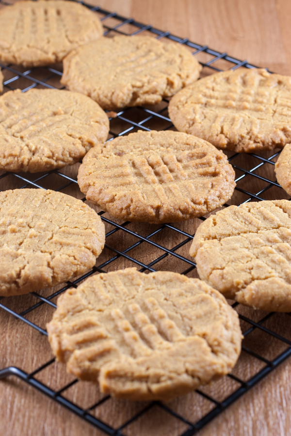 Healthy Vegan Peanut Butter Cookies | Treat your pup (and yourself!) to these soft-baked Peanut Butter Cookie treats! Made with whole food ingredients, these cookies are vegan, gluten-free, and sweetened with dates. Sweet, delicious, and FULL of peanut butter flavor.