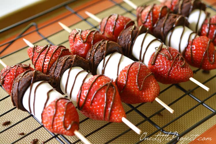 Strawberry Brownie Skewers | Healthy Helper @Healthy_Helper