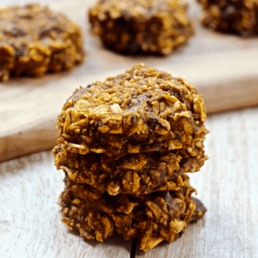 16 Healthy Snacks for Eating On the Go | Healthy Helper @Healthy_Helper Whether you're back to school or dealing with busy work days, snacking on the go can be hard! This roundup of 16 Healthy Snacks will keep you fueled up and energized for your whole day. Lots of options no matter what you're cravings call for!