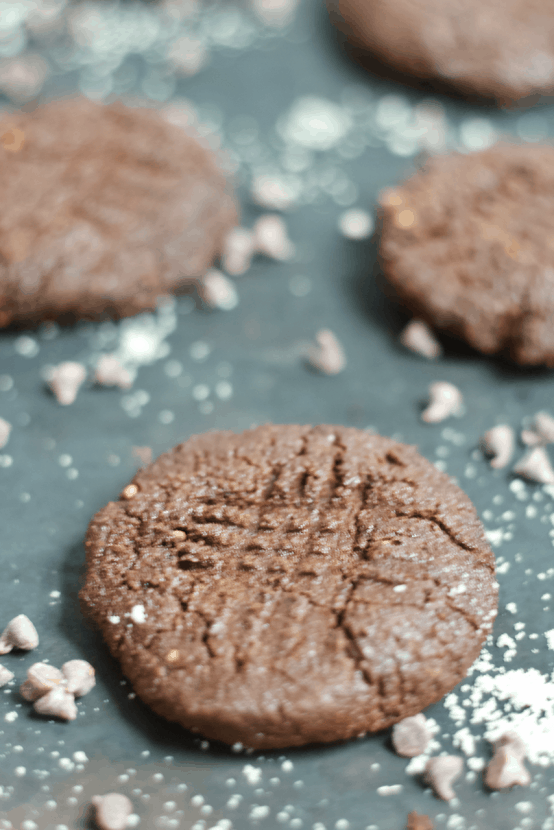 Cocoa Almond Cookies | Healthy Helper @Healthy_Helper Soft-baked, buttery chocolate cookies with a subtle hint of rich almond flavor! These Cocoa Almond Cookies will be your new favorite treat for the holidays. Less than 6 ingredients, vegan, gluten-free, and grain-free.