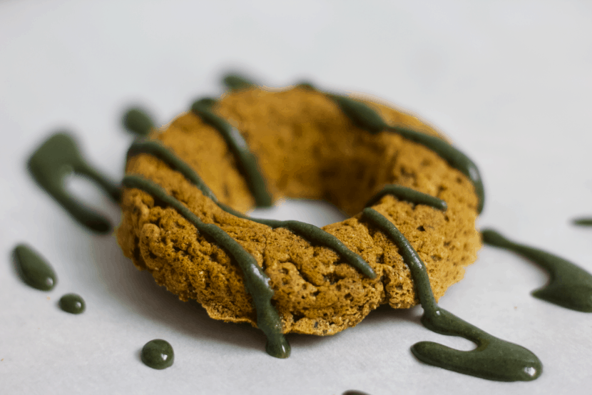 Vanilla Matcha Donuts | Healthy Helper @Healthy_Helper Soft baked vegan donuts with sweet vanilla flavor and a subtle hint of matcha green tea! High in protein, gluten-free, and delicious for an afternoon snack or morning treat. The Vanilla Matcha Donuts will be your new favorite way to enjoy matcha! 