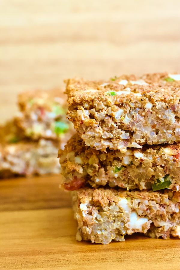 Savory Vegan Italian Quinoa Bites | These savory snack bars are full of whole grains, vegan protein, and real food ingredients! Vegan Savory Italian Quinoa Bars will be your new favorite easy breakfast. Gluten-free, fiber-rich, and totally plant-based.