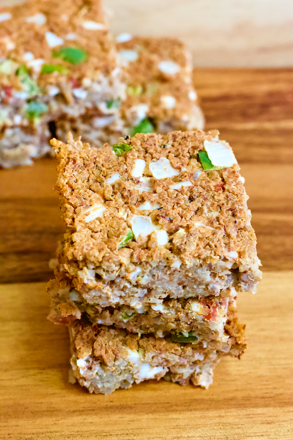 Savory Vegan Italian Quinoa Bites | These savory snack bars are full of whole grains, vegan protein, and real food ingredients! Vegan Savory Italian Quinoa Bars will be your new favorite easy breakfast. Gluten-free, fiber-rich, and totally plant-based.