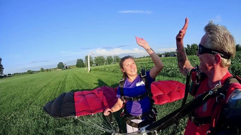 Skydiving 101: My First Jump | Healthy Helper A recap of my first experience with SKYDIVING! Thoughts and feelings leading up to the jump, what I was thinking during, and how I felt immediately after. Plus answering the question, "would I jump again?".