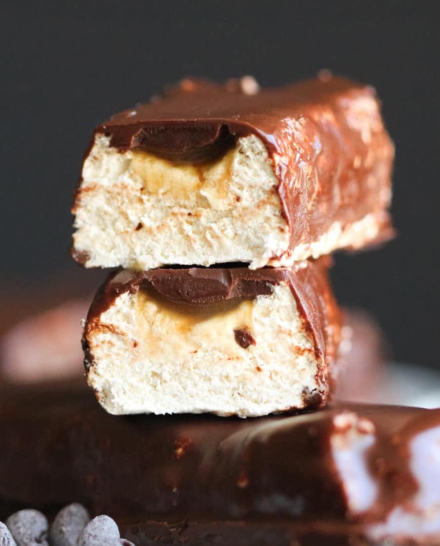 15 Healthy Homemade Candy Bars | All your favorite candy bars gone HOMEMADE. Healthy, easy to make treats just in time for Halloween!