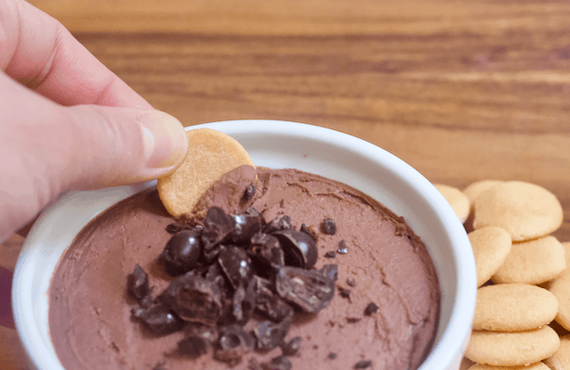 Double Chocolate Brownie Batter Dessert Hummus | Rich double chocolate dessert hummus that tastes like freshly mixed brownie batter! Creamy, smooth, and just sweet enough to satisfy all your chocolate cravings. Vegan, gluten-free, and low in sugar.