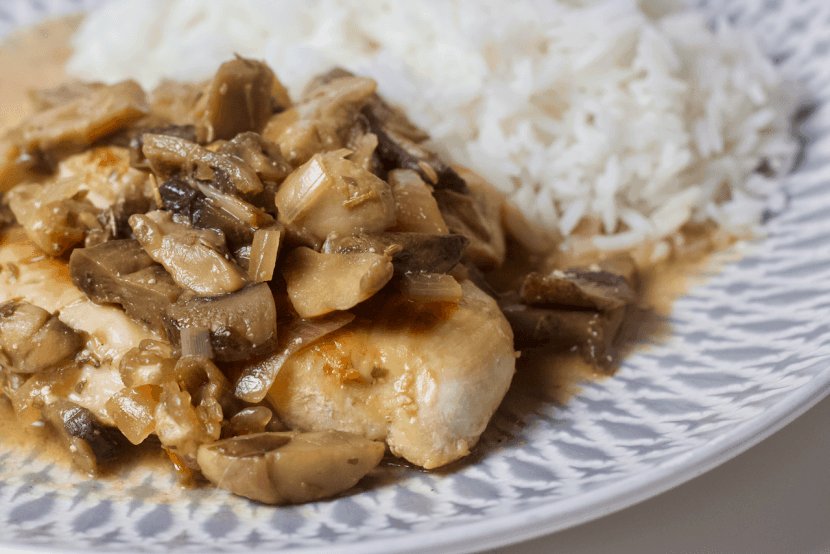 Clean Eating Chicken Marsala | A lighter, healthier version of Chicken Marsala with clean, simple ingredients! This low-calorie, low-fat take on the Italian classic is sure to be a new family favorite. It's also gluten-free and super easy to make! 