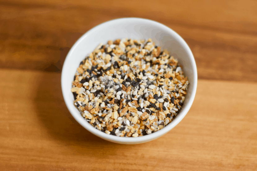 16 Unique Ways to Use Everything Bagel Seasoning | A roundup of unique and delicious ways to use Everything Bagel Seasoning!