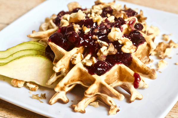 Cinnamon Pear Waffles with Homemade Blueberry Syrup | Cinnamon pear waffles with homemade blueberry syrup and walnuts. This sweet waffle recipe will surely become your new favorite breakfast!