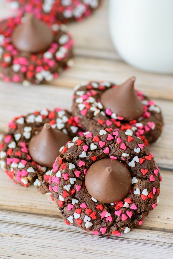 14 Healthy Homemade Treats For Valentines Day | A round up of healthy, homemade treats to make and enjoy for Valentine's Day! Festive treats that are also GOOD for you.