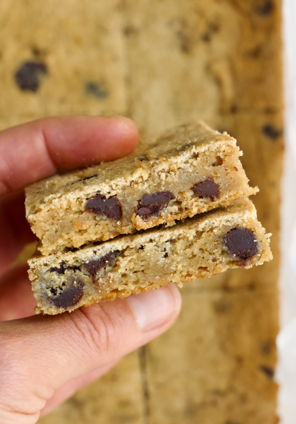 These Easy Vegan Grain-Free Chocolate Blondies made with almond flour taste like fresh baked chocolate chip cookies with a hint of nutty goodness. Gluten-free and no added sugar!
