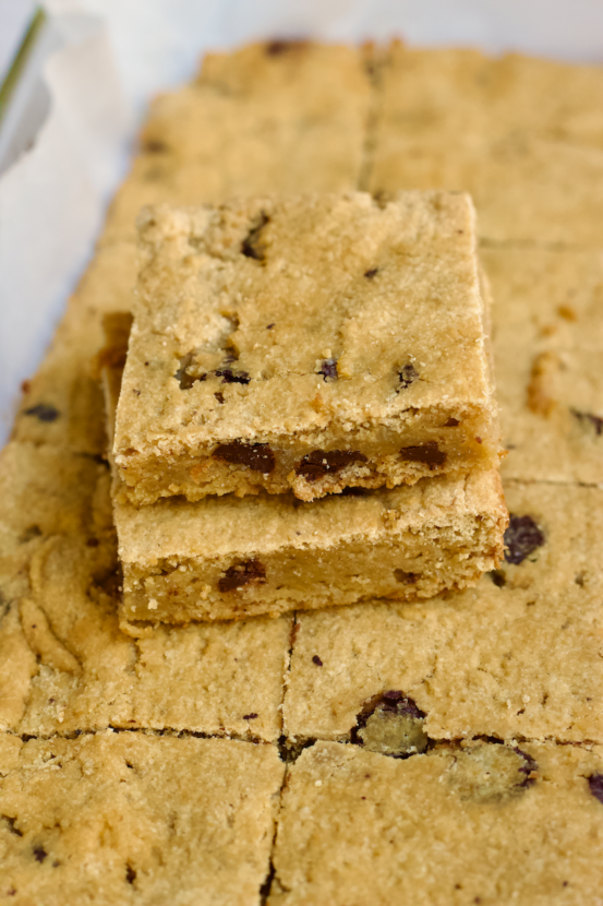 These Easy Vegan Grain-Free Chocolate Blondies made with almond flour taste like fresh baked chocolate chip cookies with a hint of nutty goodness. Gluten-free and no added sugar!